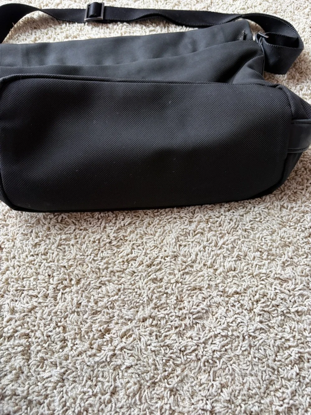 Tumi Messenger Bag Alpha Style Ballistic Nylon Leather Magnetic Flap Travel Work